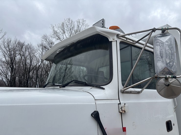 1997-ford-lt8000-image-10