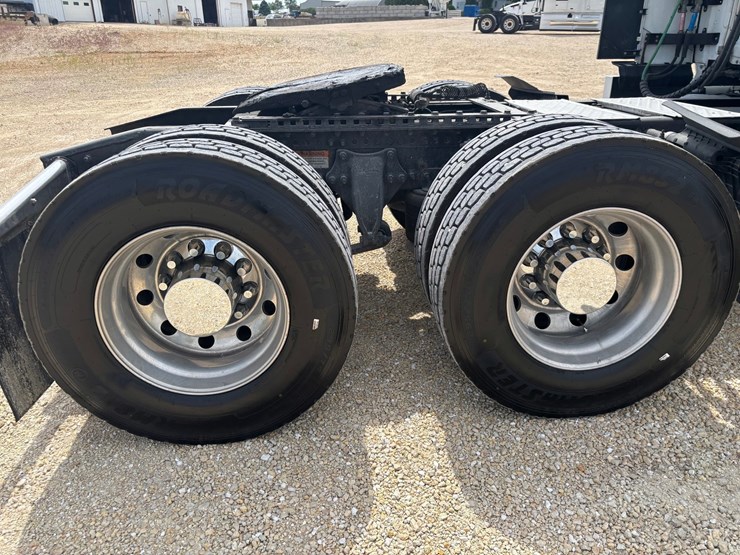 2021-freightliner-cascadia-126-image-110