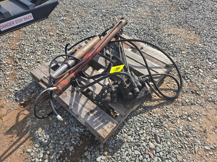 #6186-•-(2)-hydraulic-cylinders,-hydraulic-valve-assembly-w/-hoses-image-3