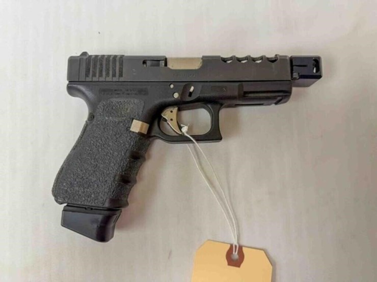 glock-pistol-image-11