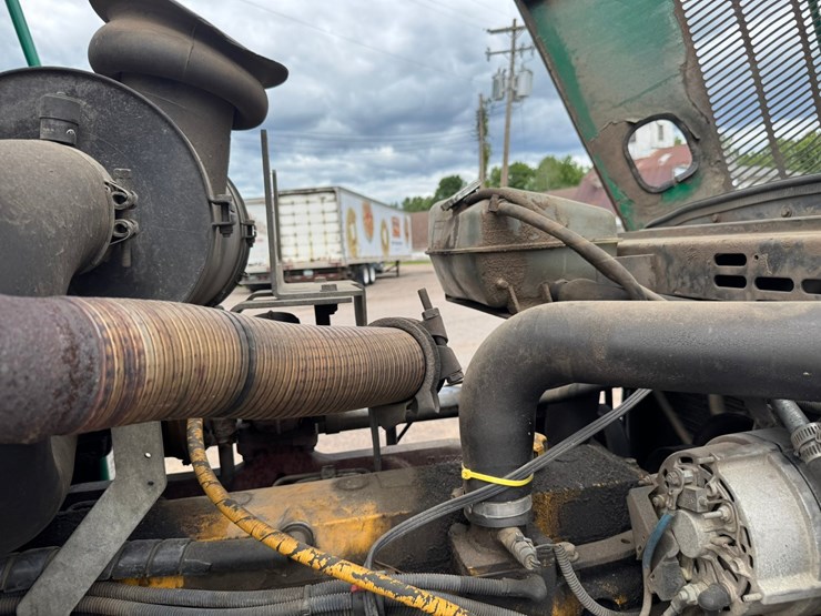 deere-1110d-image-57