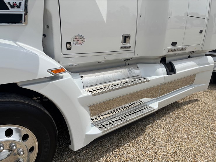 2020-western-star-5700xe-image-9