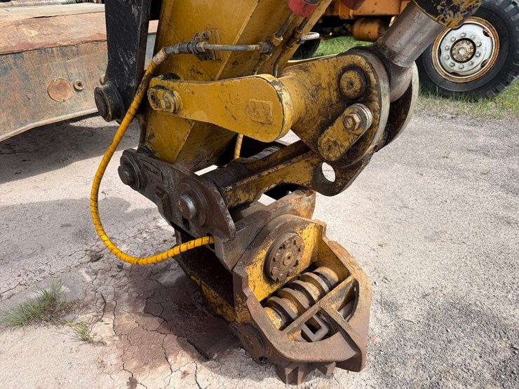 caterpillar-m318-image-11