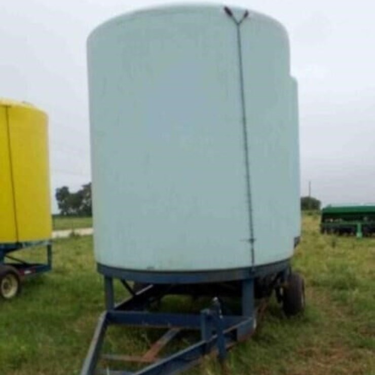 2 Cone 2500 Gal Fertilizer Tanks On Trailer