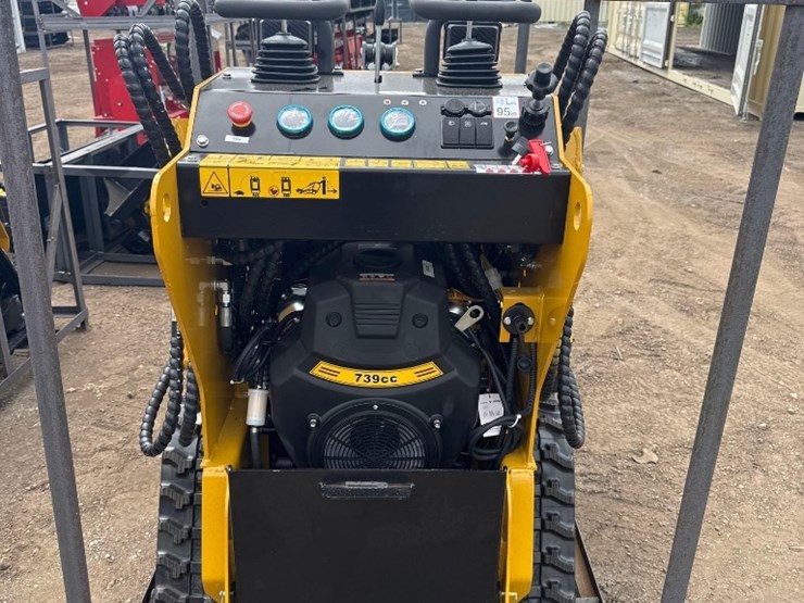 new-agt-co-mini-stand-on-skidloader-model-mx-crt23-image-8