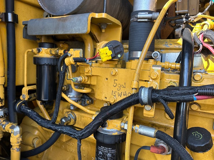 2012-deere-624k-image-51
