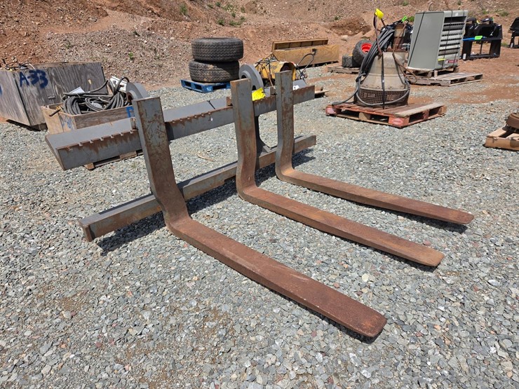 #6029-•-approx.-57"-volvo-83771-loader-quick-attach-pallet-forks-image-4