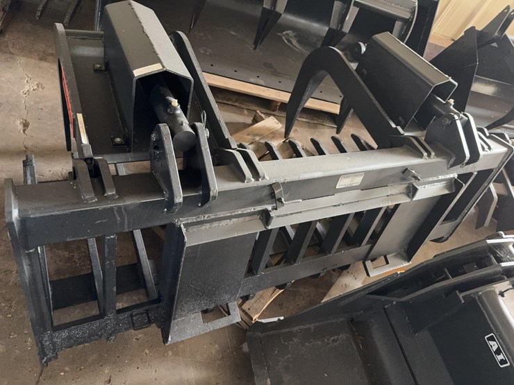 attachments-international-scoop-rake-image-3