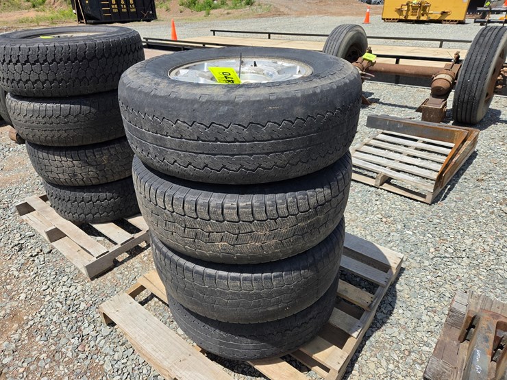 #6470-•-(4)-bridgestone-dueler-a/t-265/70r17-image-1