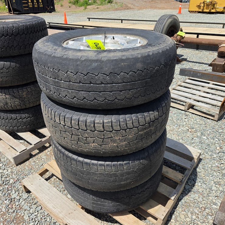 #6470 • (4) Bridgestone Dueler A/T 265/70R17