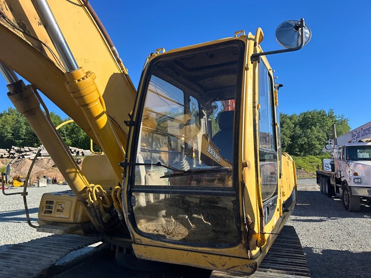 2000-deere-200-lc-image-62