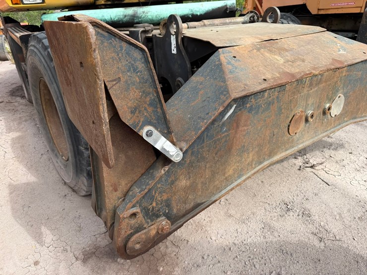caterpillar-m318-image-34