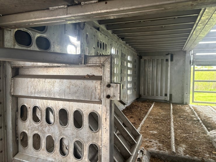 #2150-•-2017-barrett-53'-cattle-semi-trailer-image-63