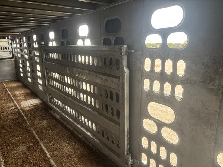 #2150-•-2017-barrett-53'-cattle-semi-trailer-image-55