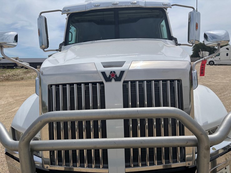 2020-western-star-5700xe-image-21