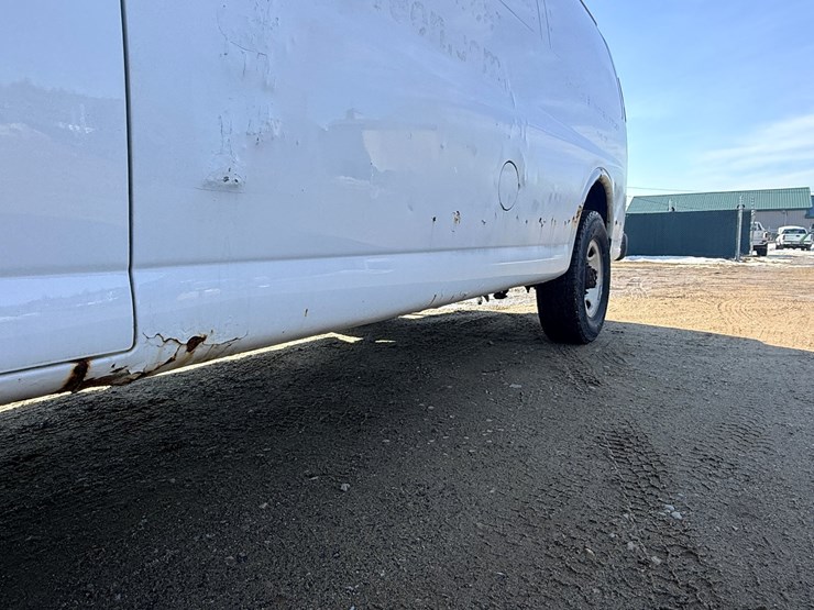 2004-chevrolet-3500-image-13