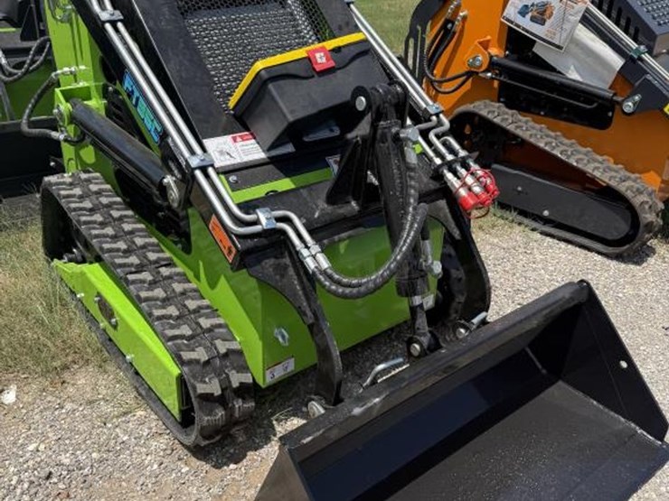 #50-•-mini-skid-steer-loader---ft36c---gas-image-4