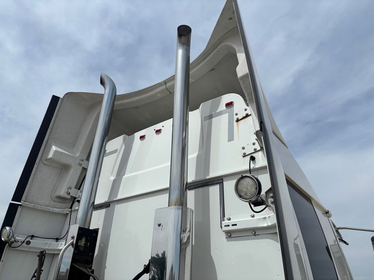 2020-western-star-5700xe-image-33