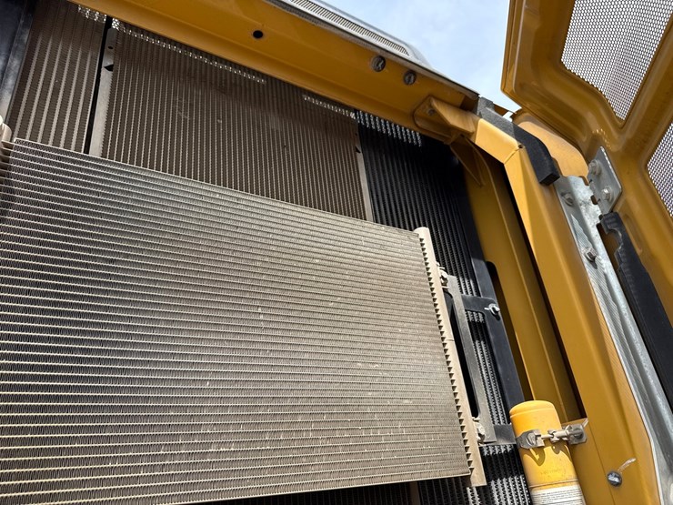 2017-caterpillar-336fl-image-40