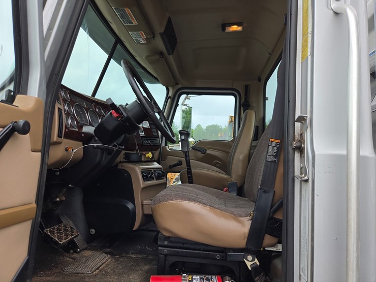 2007-mack-granite-cv713-image-57