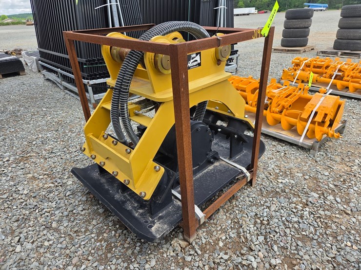 caterpillar-320-image-3