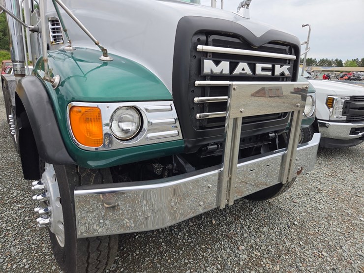 2007-mack-granite-cv713-image-9