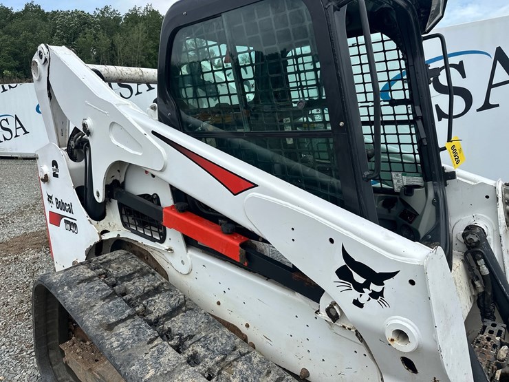 2020-bobcat-t740-image-11