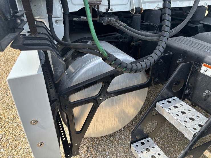 2021-freightliner-cascadia-126-image-79