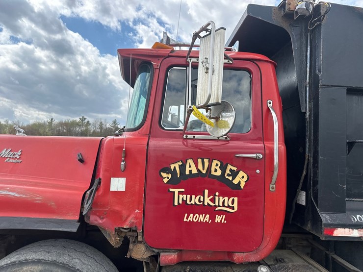 1981-mack-dm600-image-10
