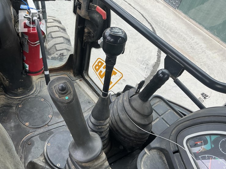 2016-jcb-3cx14-image-11