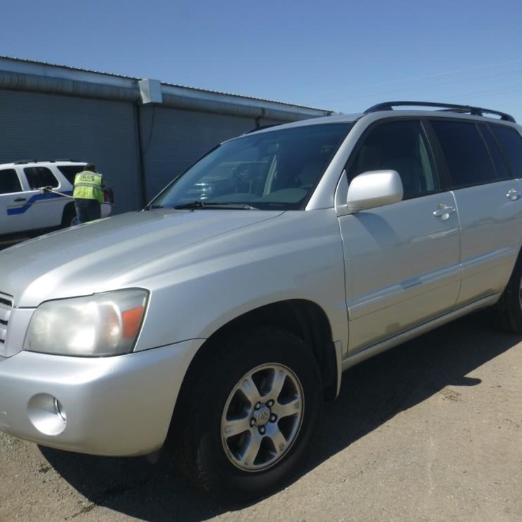 2004 TOYOTA HIGHLANDER