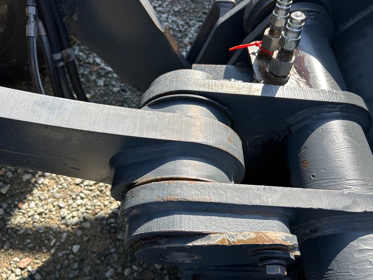 2012-deere-624k-image-21
