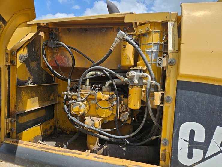 caterpillar-320c-image-29