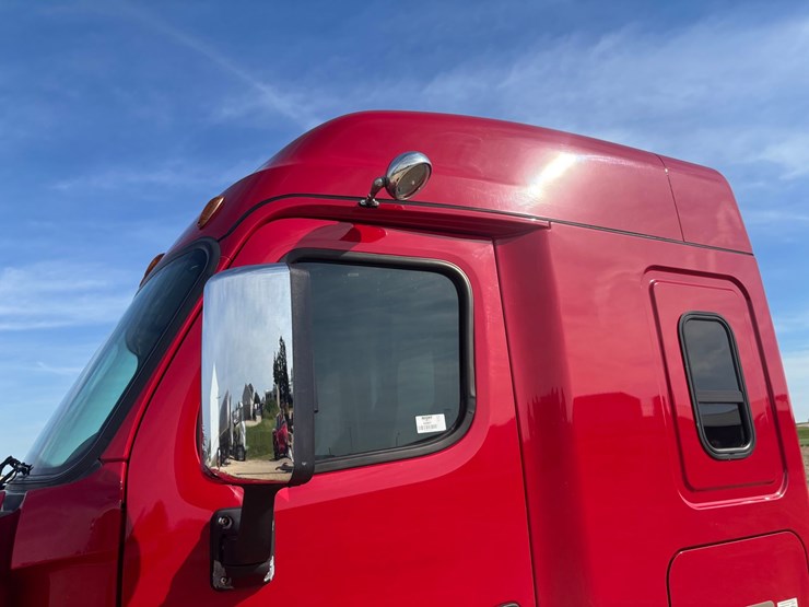 2017-freightliner-cascadia-125-image-9