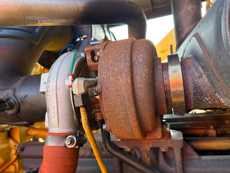 2012-deere-624k-image-60