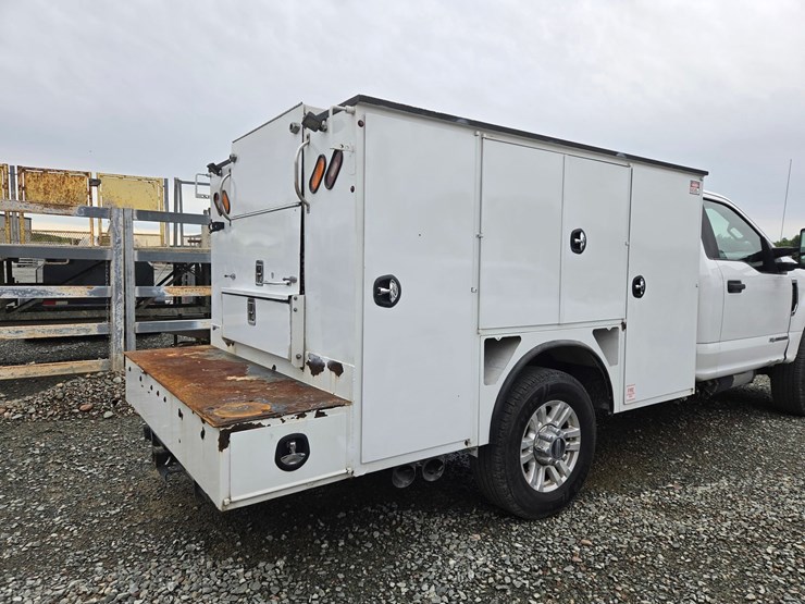 2019-ford-f350-xlt-image-14
