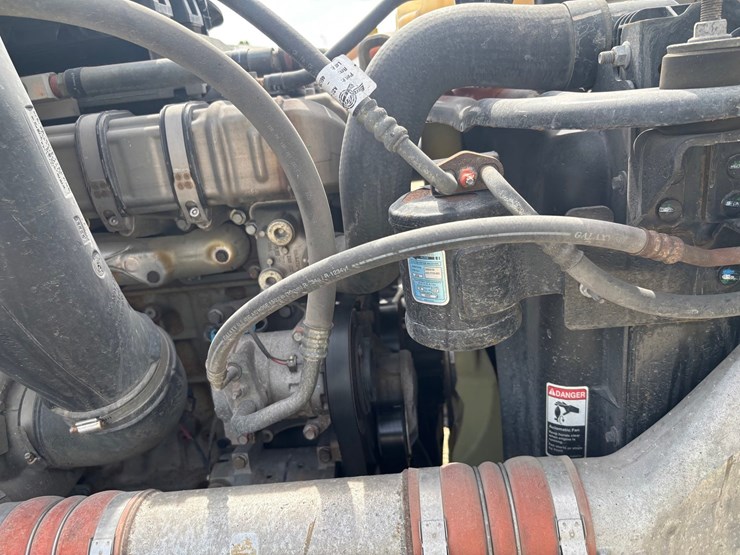 2021-freightliner-cascadia-126-image-33