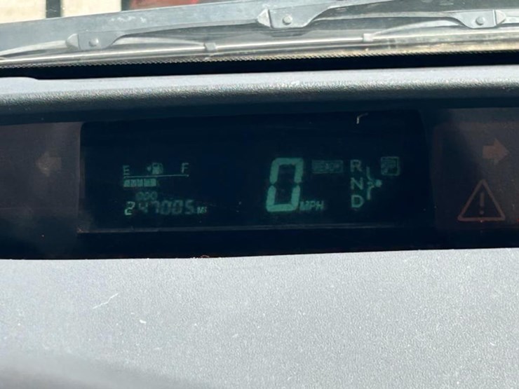 #5-•-2005-toyota-prius-image-17