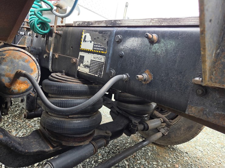 2007-mack-granite-cv713-image-30