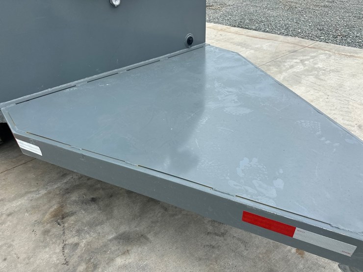 #60918-•-x-star-trailers-approx.-750-gallon-trailer-image-12