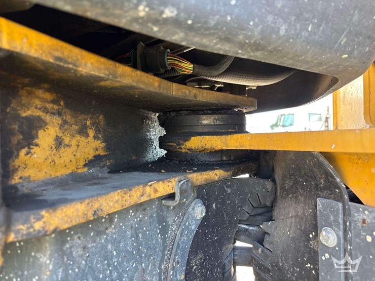 2014-deere-644k-image-18