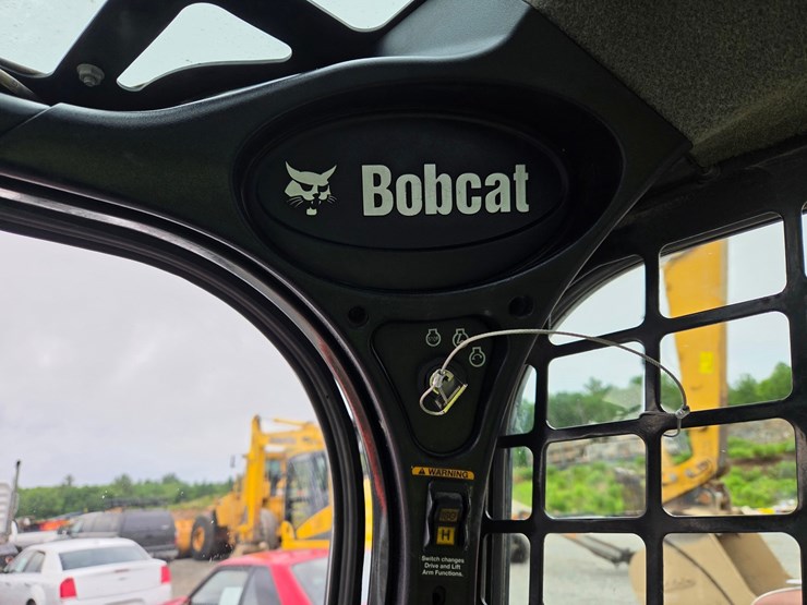 2020-bobcat-t740-image-27