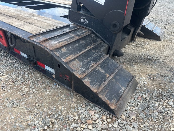 #60924-•-2026-contender-tri-axle-lowboy-trailer-image-22