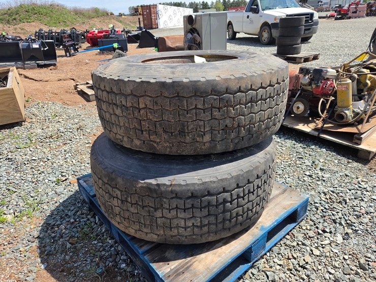 #6026-•-(2)-goodyear-g286-425/65r22.5-tires-w/rims-image-3