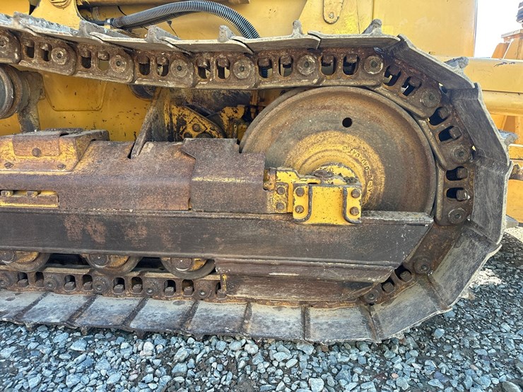 2004-caterpillar-d3g-xl-image-46