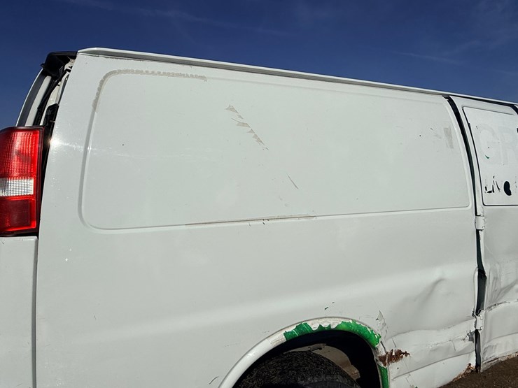 2004-chevrolet-3500-image-22