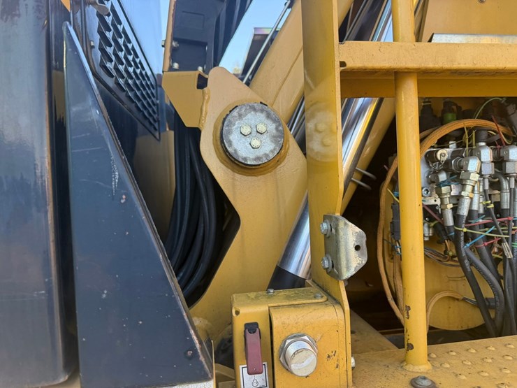 #1298-•-caterpillar-m318d-material-handler-image-40
