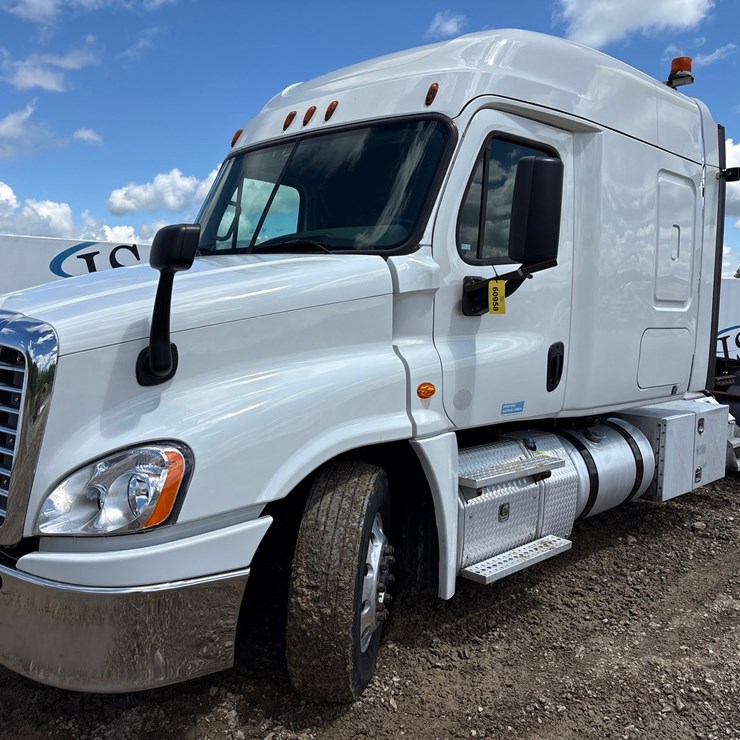 2017 FREIGHTLINER CASCADIA 125