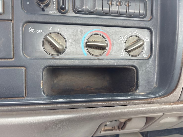 1999-chevrolet-2500-image-24