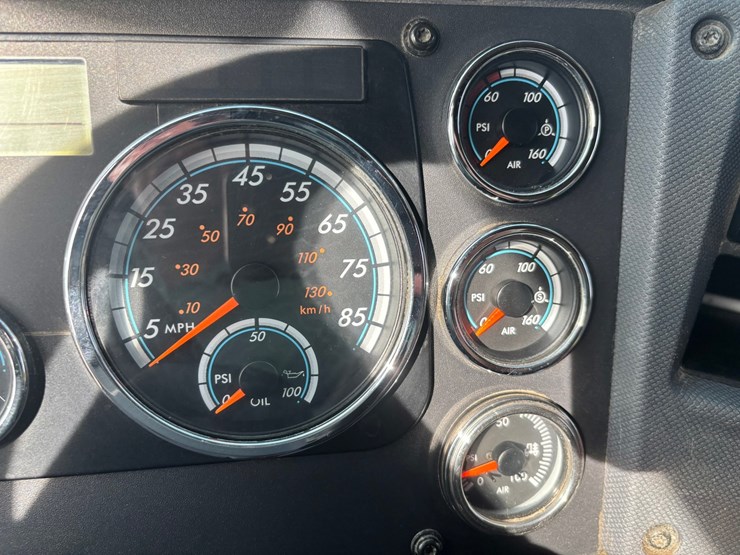 2017-freightliner-cascadia-125-image-50